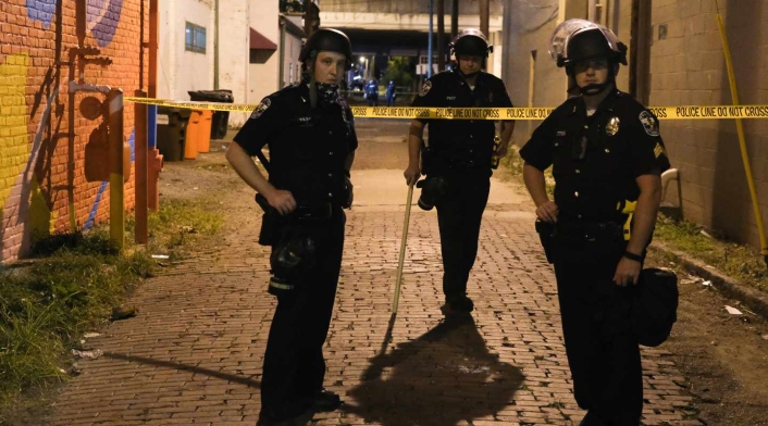 Policías en Louisville, 23 de septiembre de 2020 Policías en Louisville, 23 de septiembre de 2020