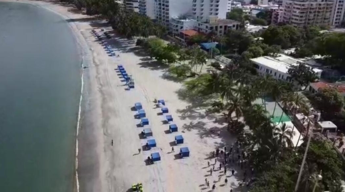 Con distanciamiento estarán puestas las carpas en las playas de Rodadero