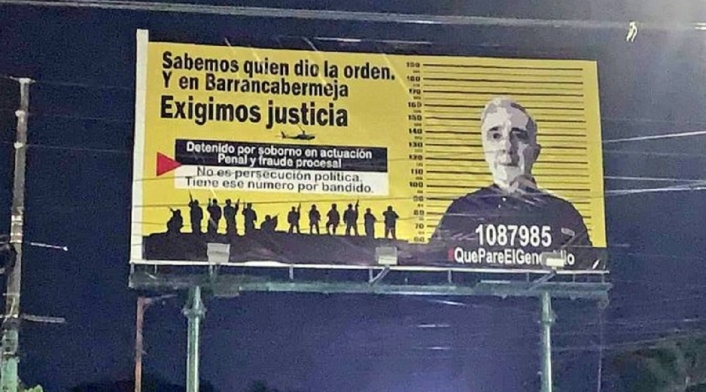 La ubicación de la valla fue estratégica porque está cerca de la zona comercial.