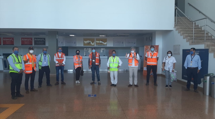 Visita de inspección a aeropuerto de Riohacha.