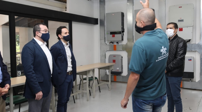 Inauguración paneles solares en sede del Sena en Medellín.