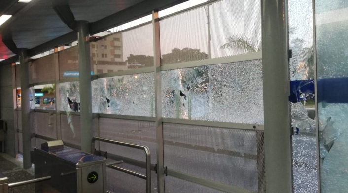 Estación del MIO vandalizada