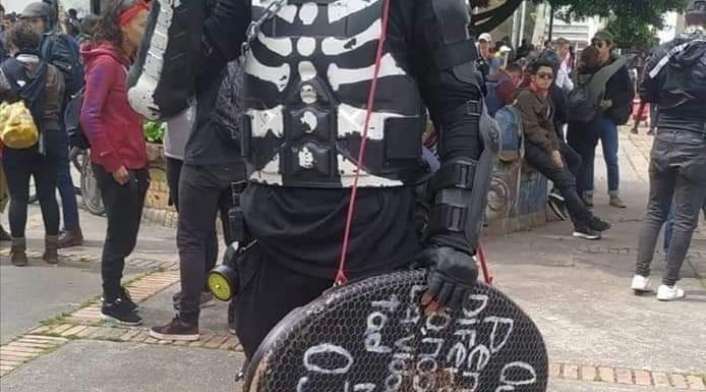 Familiar de miembro del Esmad en protestas 7