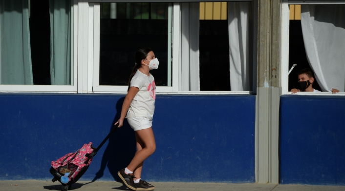 Regreso de niños a colegios en España