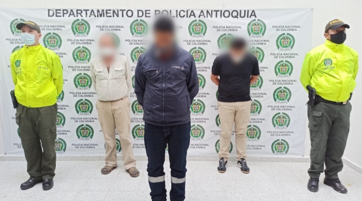 Los presuntos victimarios engañaban al menor de edad con dinero y regalos para accederlo sexualmente.