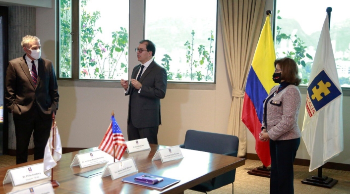 Fiscal Barbosa y embajador de Reino Unido