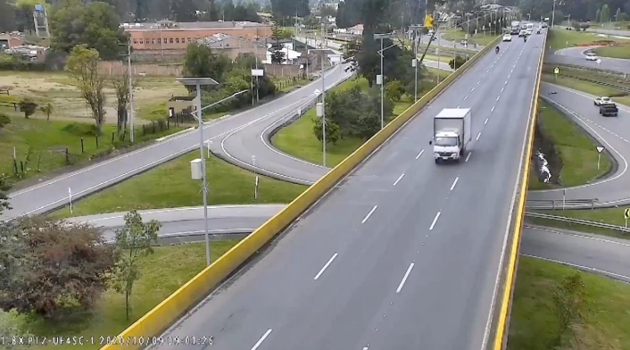 Ciclista fue arrollado y lanzado de un puente en Chía
