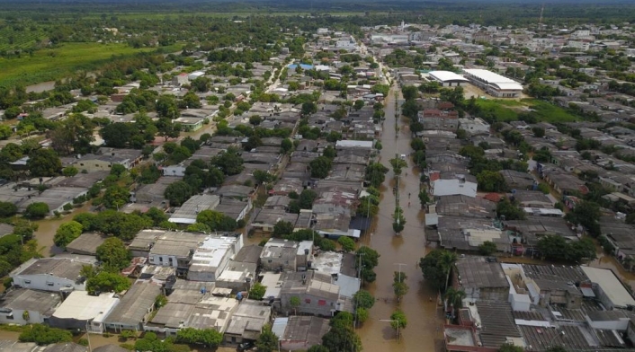 autoridades realizan evacuación de familias para evitar emergencias que lamentar