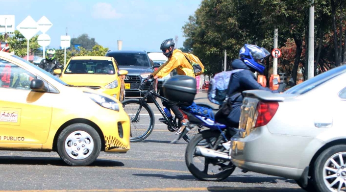 La dura realidad que sufren los ciclistas en Bogotá