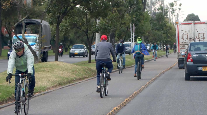 La dura realidad que sufren los ciclistas en Bogotá