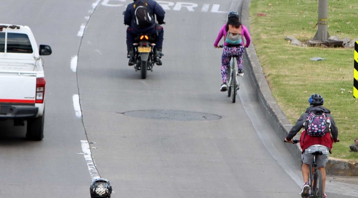 La dura realidad que sufren los ciclistas en Bogotá