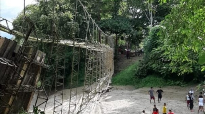 Puente colgante en Necoclí, Antioquia