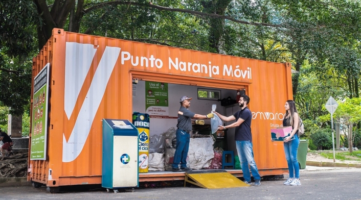 Puntos naranjas de la Ruta Recicla en Medellín.