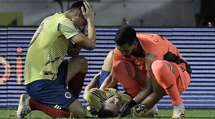 Santiago Arias y la dura lesión Santiago Arias y la dura lesión