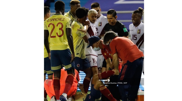 Santiago Arias y la dura lesión Santiago Arias y la dura lesión