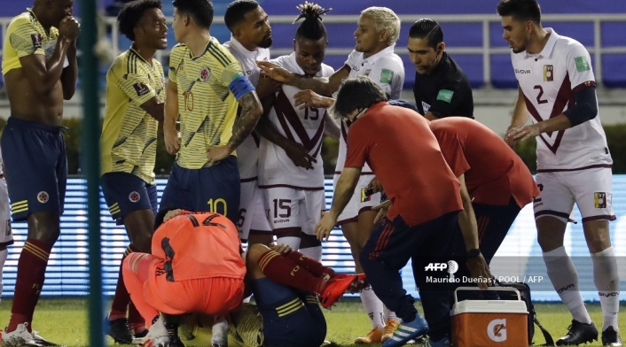 Santiago Arias y la dura lesión Santiago Arias y la dura lesión