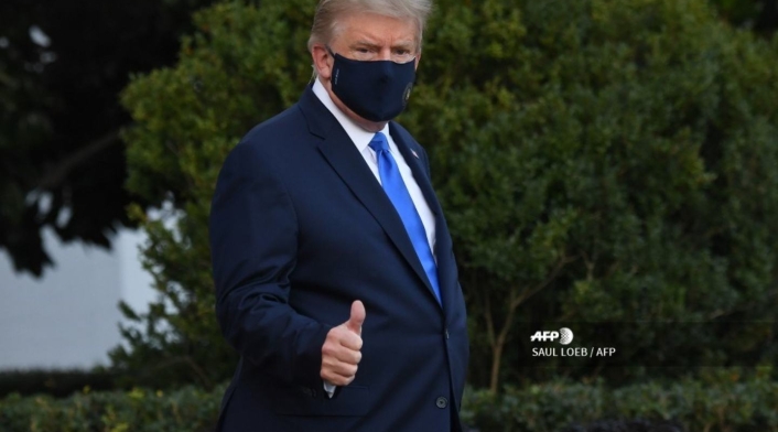 Donald Trump sale caminando de la Casa Blanca Donald Trump sale caminando de la Casa Blanca