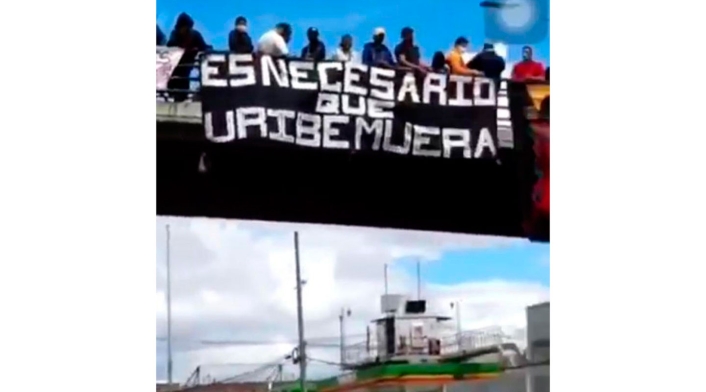 Valla contra Uribe en la minga indígena