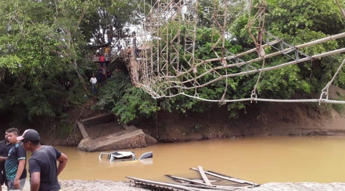 Así quedó el colapsado puente en Necoclí, Antioquia.