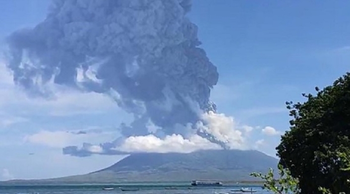 Volcán en Indonesia Volcán en Indonesia