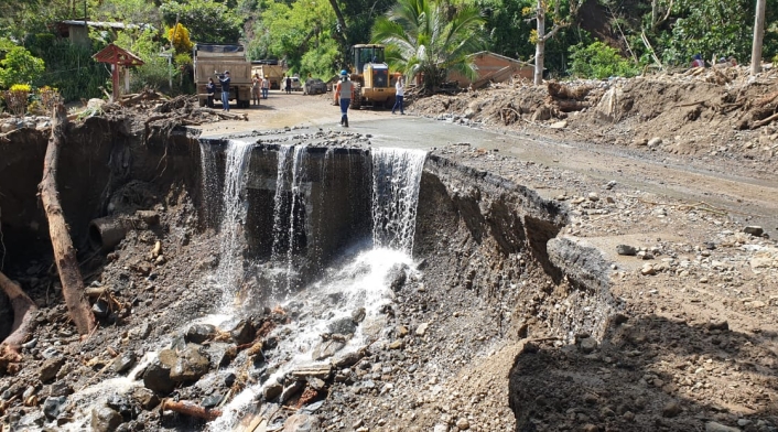 Aprovechando el buen clima, adelantan las labores de rescate y remoción de escombros.