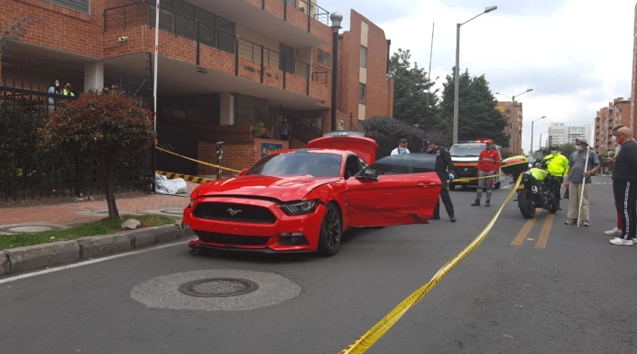 Vehículo de alta gama con el que fue atropellado un motociclista en Bogotá