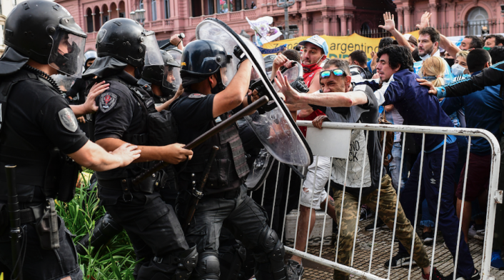 Disturbios en velorio de Maradona