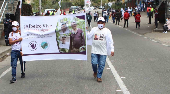 Marcha de exguerrilleros de las Farc hacia la Plaza de Bolívar.
