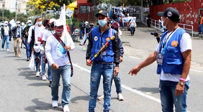 Marcha de exguerrilleros de las Farc hacia la Plaza de Bolívar.