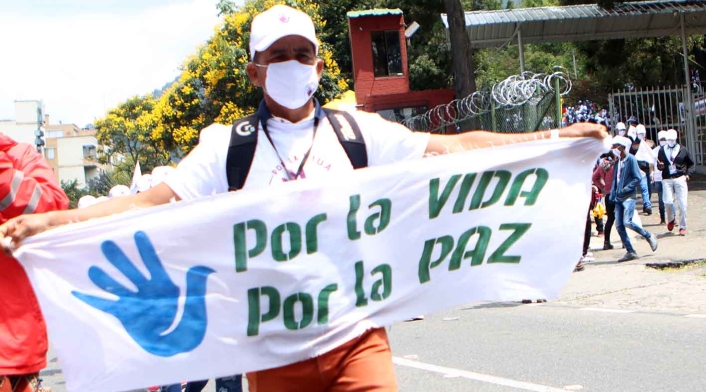 Marcha de exguerrilleros de las Farc hacia la Plaza de Bolívar. Marcha de exguerrilleros de las Farc hacia la Plaza de Bolívar.