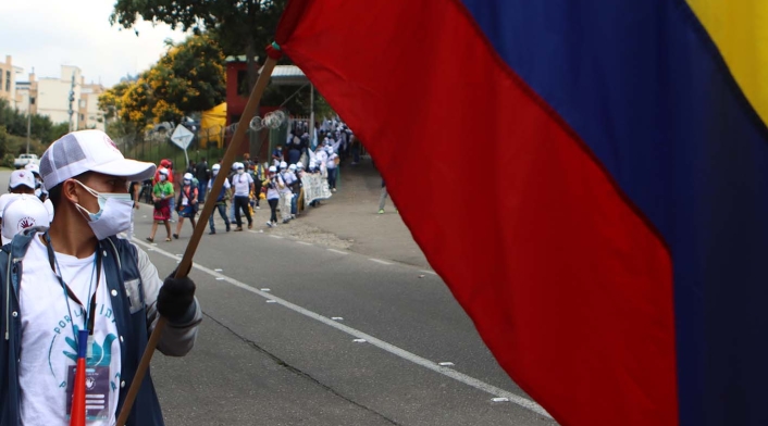 Marcha de exguerrilleros de las Farc hacia la Plaza de Bolívar.