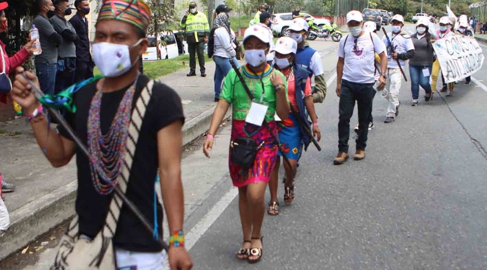 Marcha de exguerrilleros de las Farc hacia la Plaza de Bolívar.