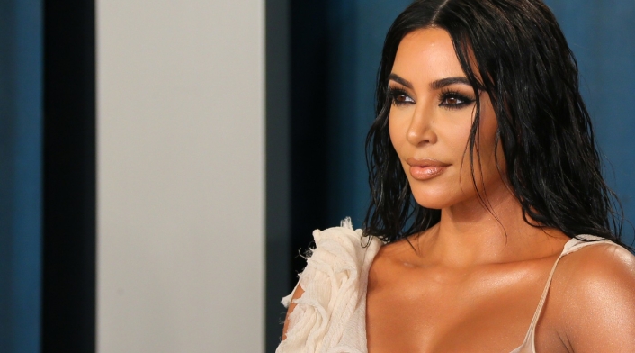 Kim Kardashian La empresaria y estrella de televisión, Kim Kardashian, reaccionó brevemente a la elección del demócrata, como presidente de Estados Unidos.
