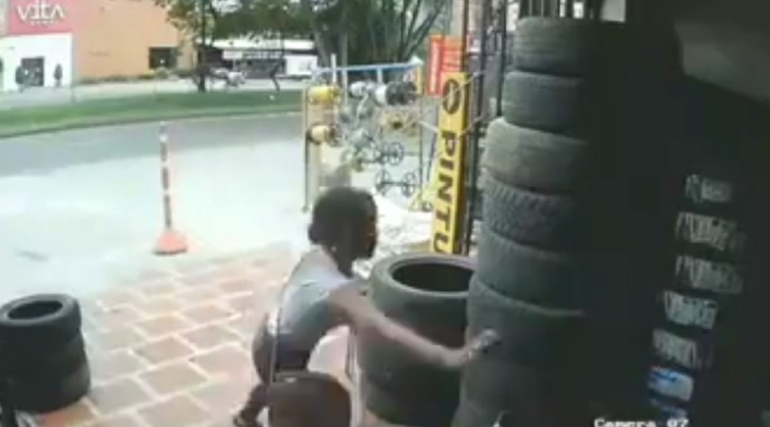 Mujer le echa gas pimienta a hombre que le echó piropos