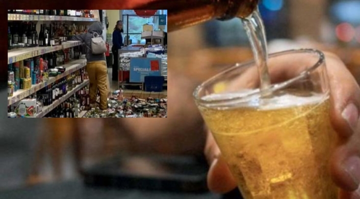Mujer rompe botellas de licor en supermercado