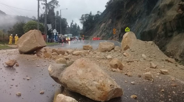 Caída de rocas en vías Caída de rocas en vías