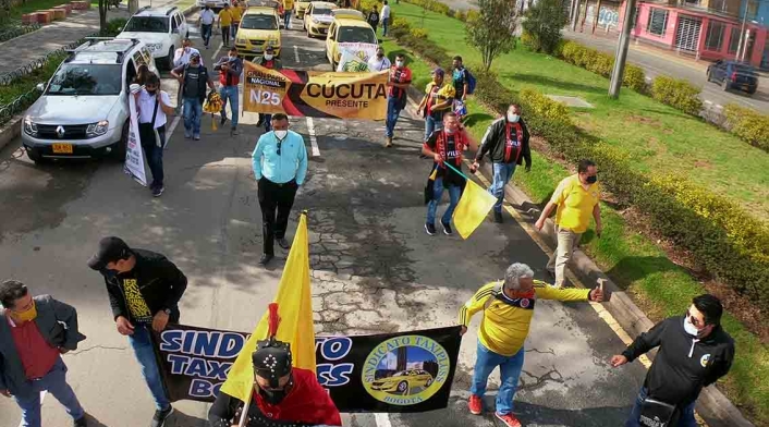 Taxistas de Bogotá protestan: dicen no a legalización de Uber y otras plataformas