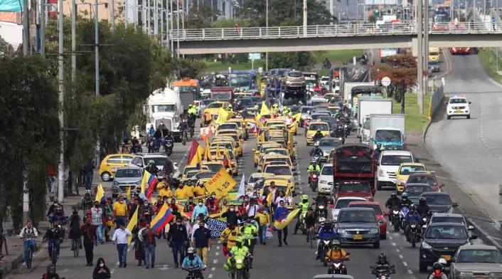 Taxistas de Bogotá protestan: dicen no a legalización de Uber y otras plataformas