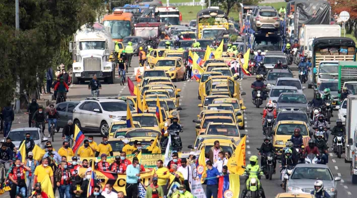 Taxistas de Bogotá protestan: dicen no a legalización de Uber y otras plataformas