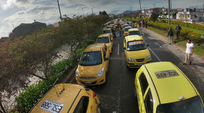 Taxistas de Bogotá protestan: dicen no a legalización de Uber y otras plataformas