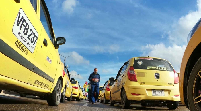 Taxistas de Bogotá protestan: dicen no a legalización de Uber y otras plataformas