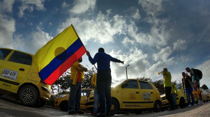 Taxistas de Bogotá protestan: dicen no a legalización de Uber y otras plataformas