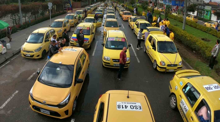 Taxistas de Bogotá protestan: dicen no a legalización de Uber y otras plataformas