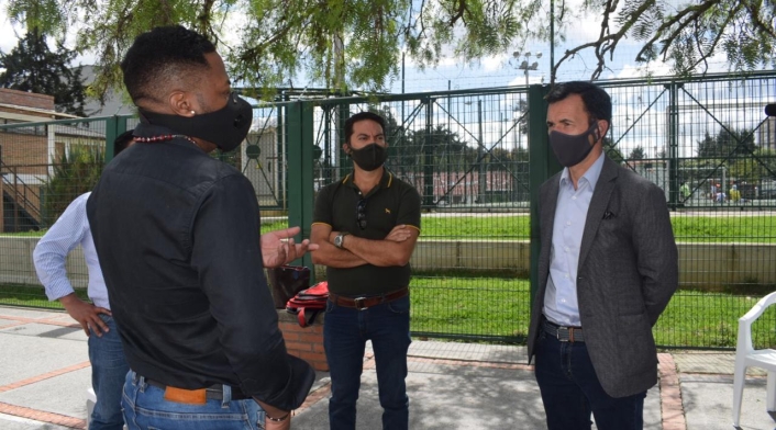 El veedor Guillermo Rivera se reunió con víctimas de la violencia en las protestas.