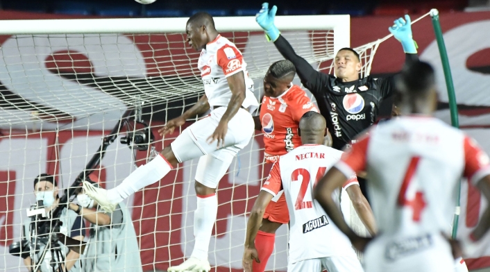 América le anotó el primer gol a Santa Fe en la final de ida América le anotó el primer gol a Santa Fe en la final de ida