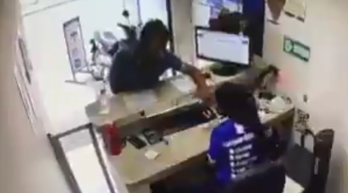 Atacan a empleada de local de giros