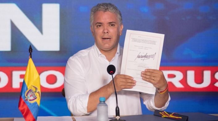 Presidente Iván Duque firma ley que declara la gratuidad en la vacuna contra la covid-19