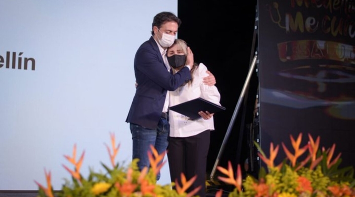 Homenaje a las familias de los médicos y las enfermeras muertas durante la pandemia.