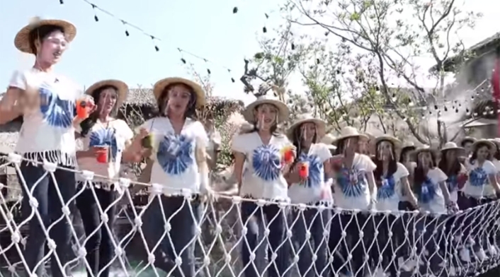Reinas cayeron al agua