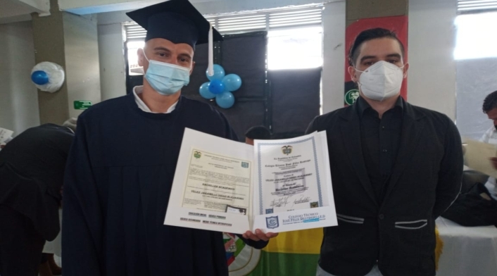 Se graduaron del bachillerato 135 exhabitantes de calle en Bogotá